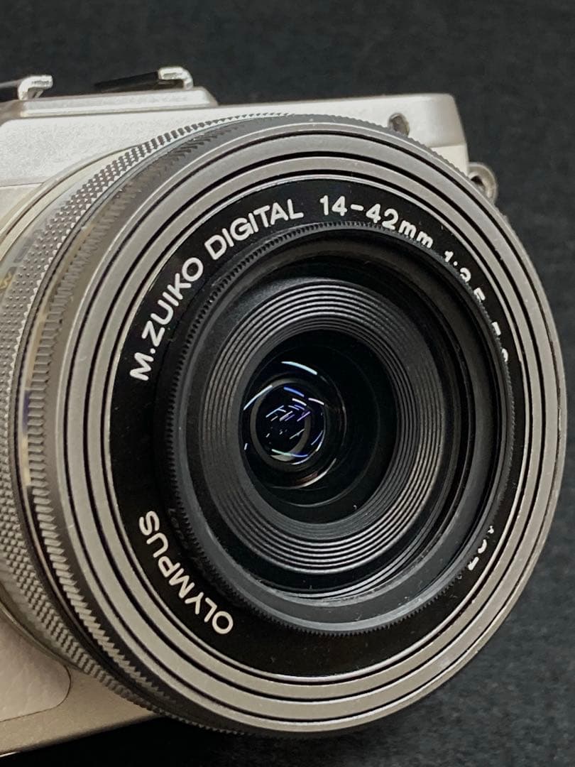 Olympus PEN E-PL8ミラーレス一眼 望遠レンズ付き 付属品多数