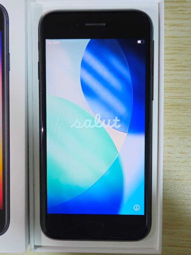 か*る様 美品 iPhone SE 第3世代 ミッドナイト MMYC3J/A S