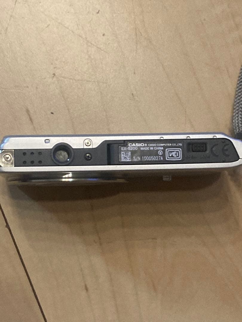 CASIO EXILIM EX-S200 エクシリム　シルバー