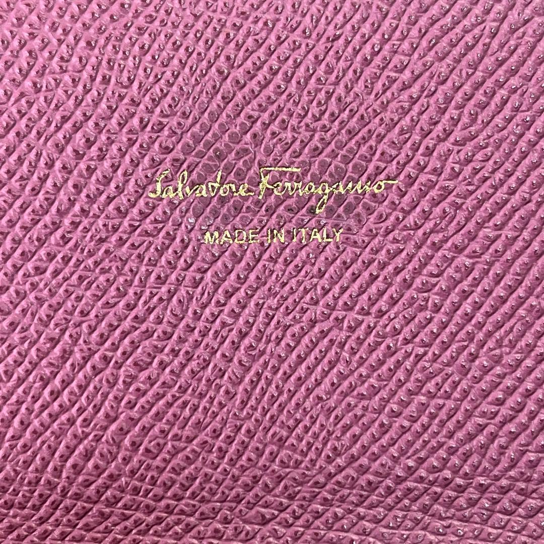 良品✨Ferragamo フェラガモ 二つ折り長財布 ガンチーニ　レザー ピンク