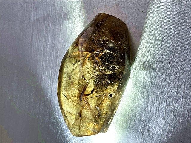 AAA級天然ゴールドルチルクォーツ原石YT7P3/360P05D