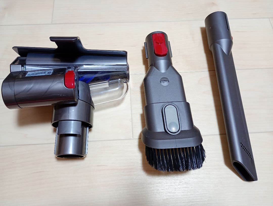 【使用少】dyson v8 ダイソン　スティッククリーナー本体　サイクロン掃除機