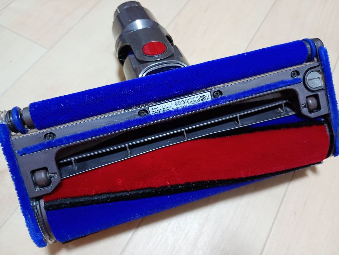 【使用少】dyson v8 ダイソン　スティッククリーナー本体　サイクロン掃除機