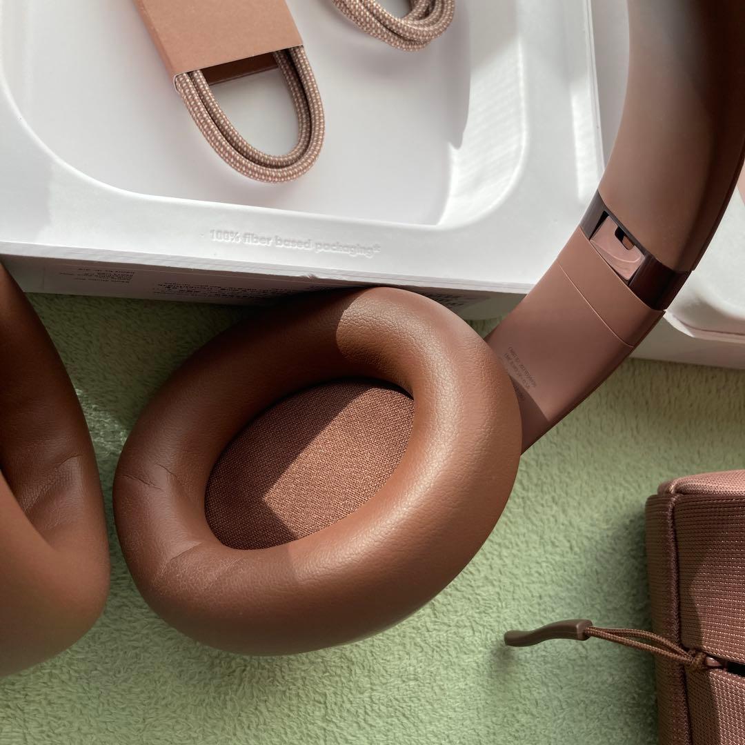 美品　Beats Studio Pro kim コラボ　アース（ブラウン）