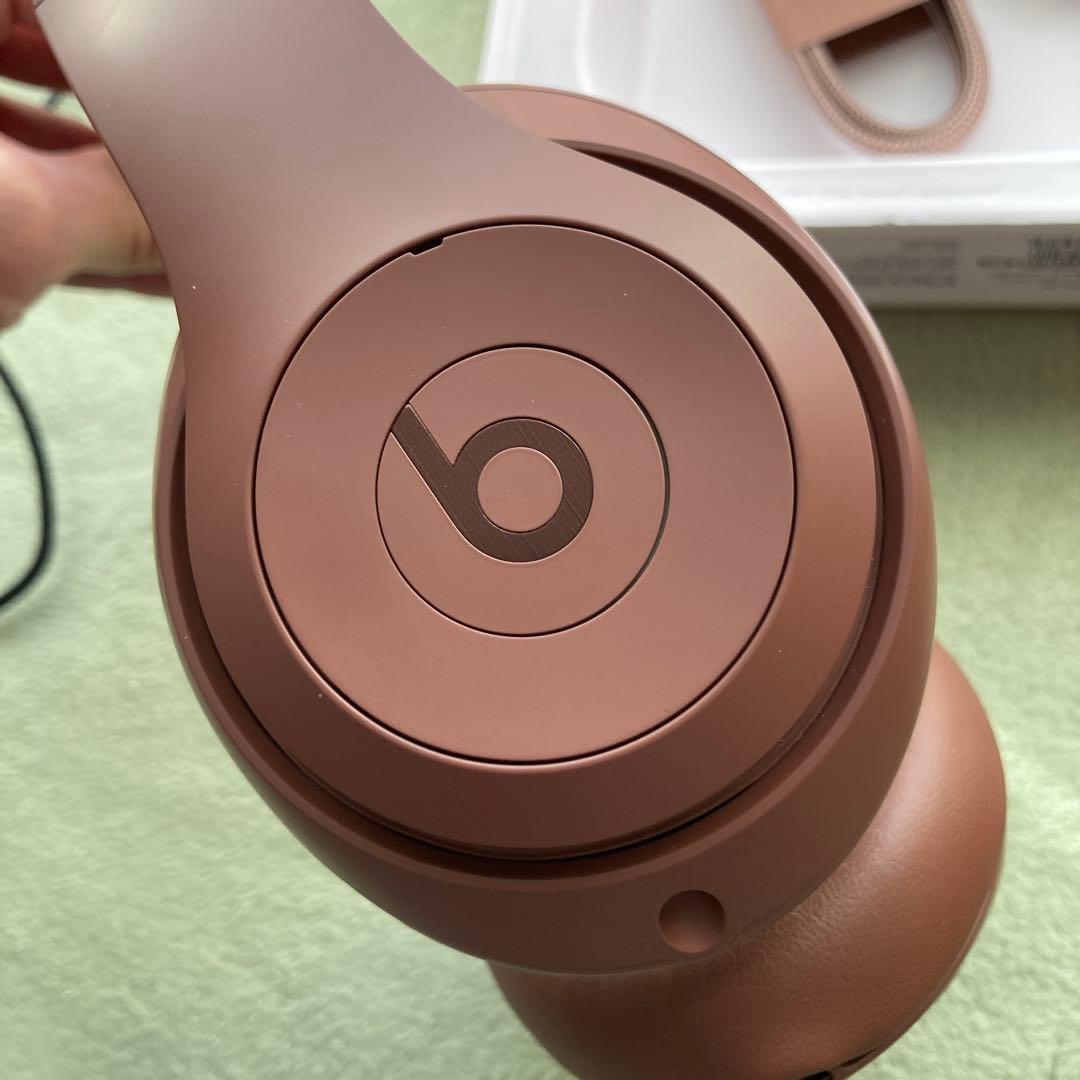 美品　Beats Studio Pro kim コラボ　アース（ブラウン）
