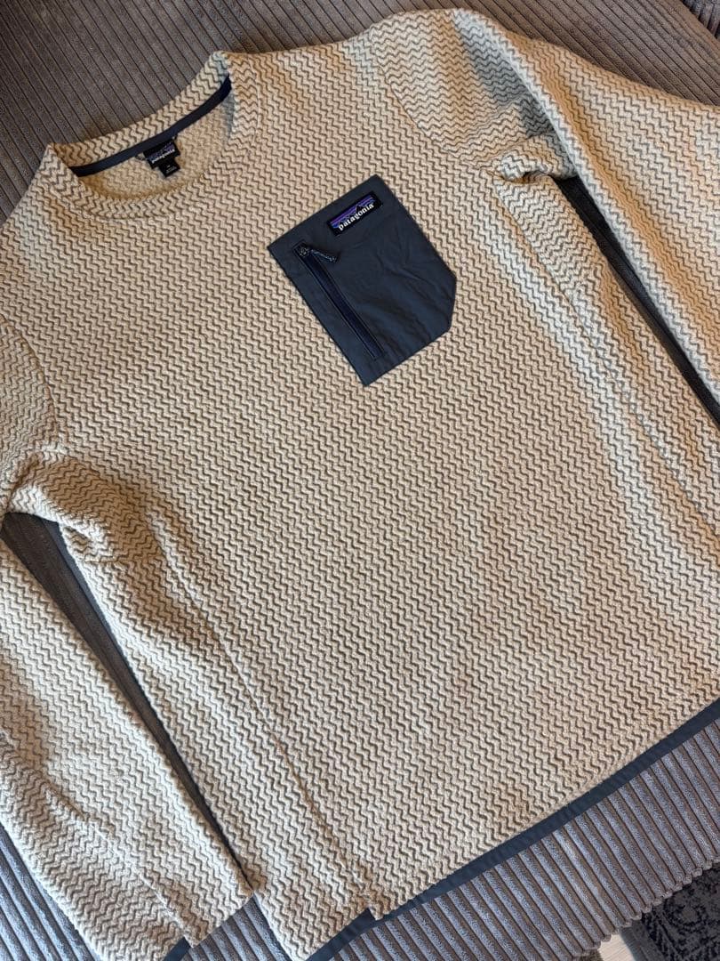 パタゴニア　メンズ・R1エア・クルー　Oar Tan Mサイズ