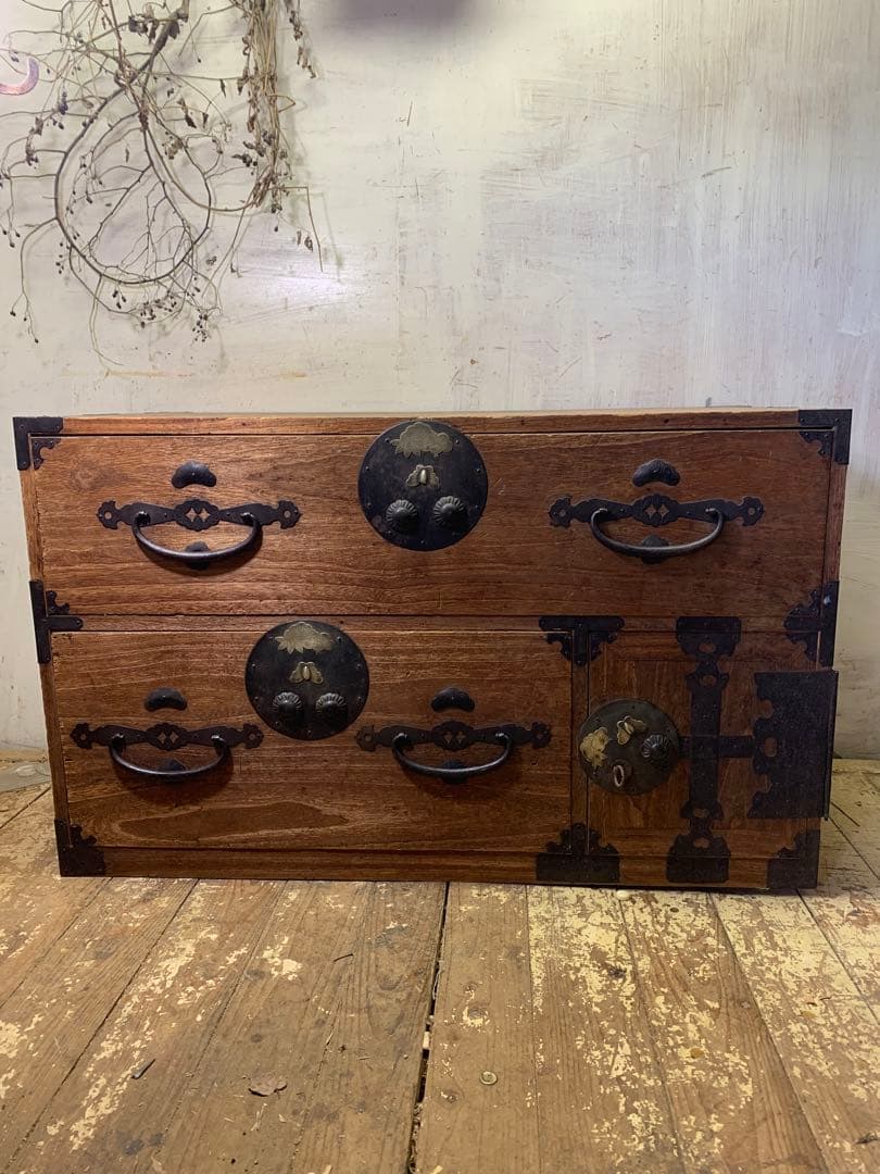 古い木味　二本松箪笥　引き出し2杯子引き出し2杯　カラクリ松竹梅蝶金具　チェスト