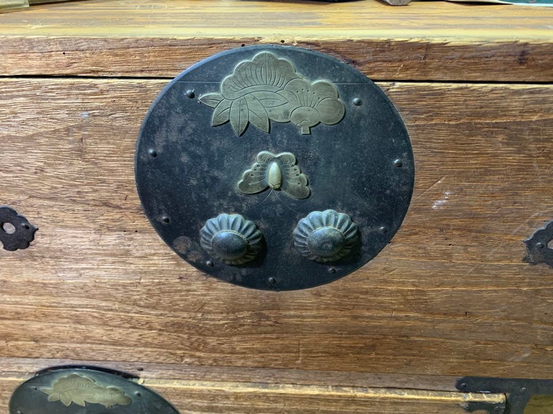 古い木味　二本松箪笥　引き出し2杯子引き出し2杯　カラクリ松竹梅蝶金具　チェスト