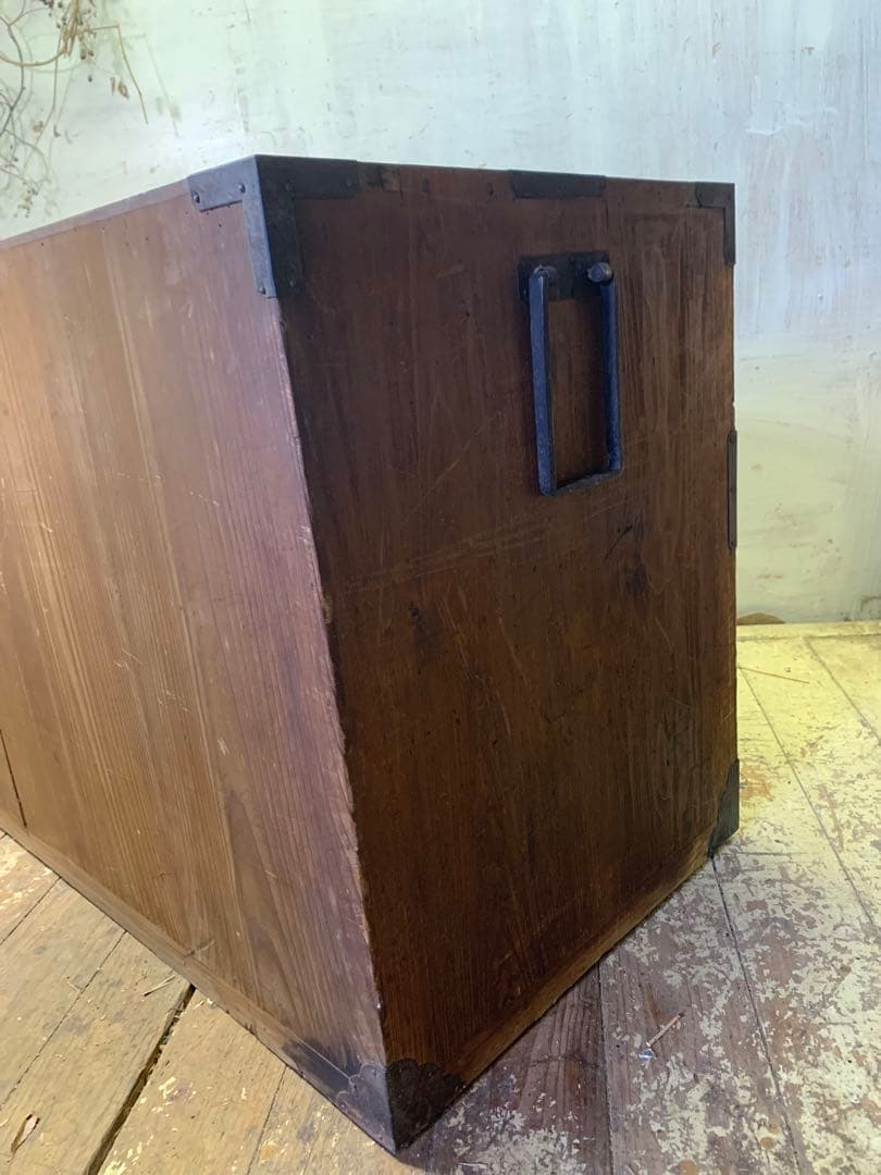 古い木味　二本松箪笥　引き出し2杯子引き出し2杯　カラクリ松竹梅蝶金具　チェスト