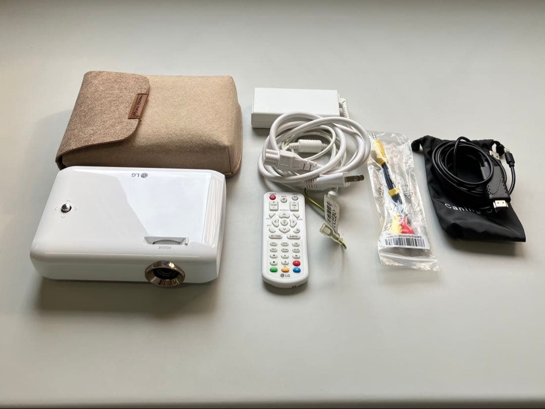 100インチいける! キャンプにも！　LGプロジェクターおまけ付きPH550G