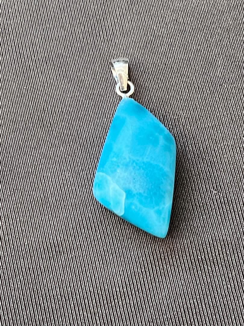 天然石ラリマー☆高品質！ひし型ペンダントトップ☆マリンブルー＆形が美しい！