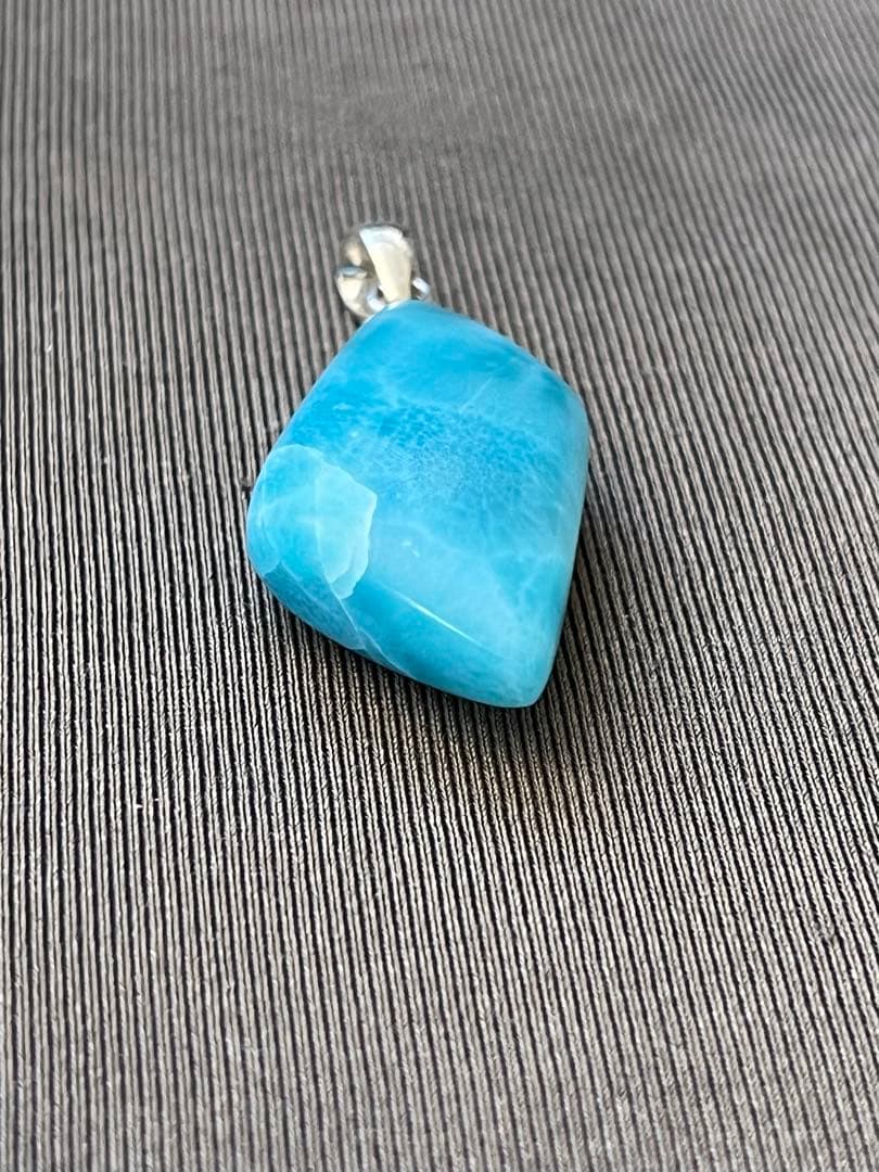 天然石ラリマー☆高品質！ひし型ペンダントトップ☆マリンブルー＆形が美しい！