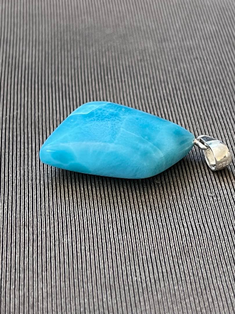 天然石ラリマー☆高品質！ひし型ペンダントトップ☆マリンブルー＆形が美しい！
