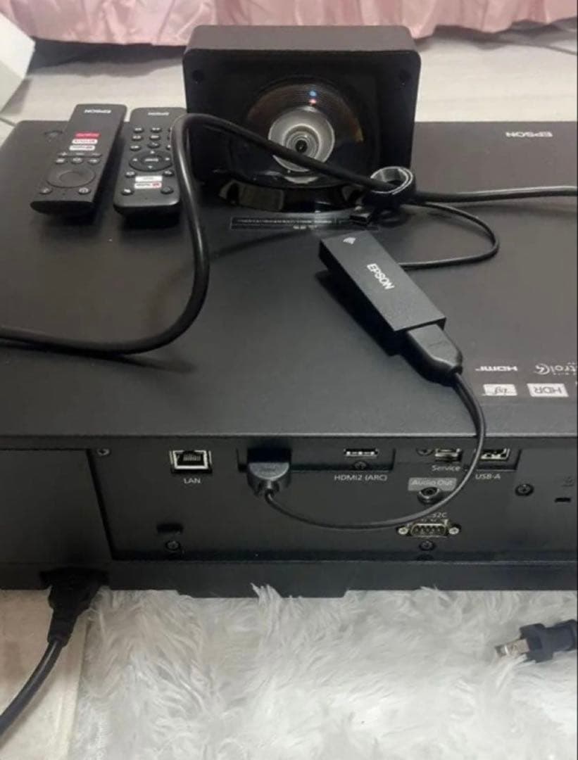 【超美品】EPSON 超単焦点プロジェクター　EH-LS500B