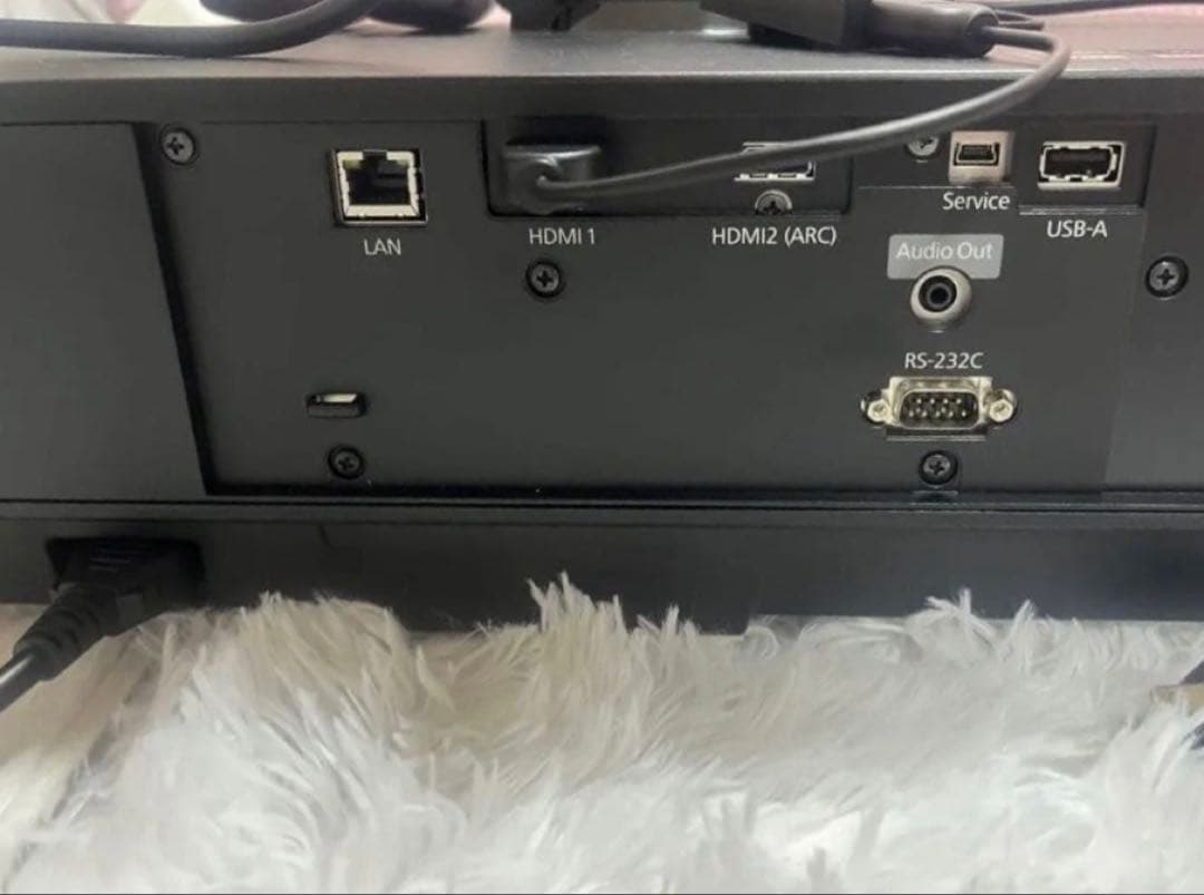 【超美品】EPSON 超単焦点プロジェクター　EH-LS500B