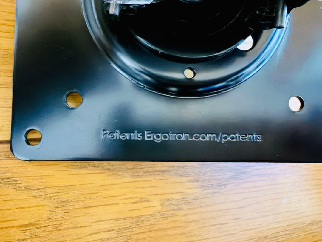 Ergotron エルゴトロン LX モニターアーム (Amazonベーシック)