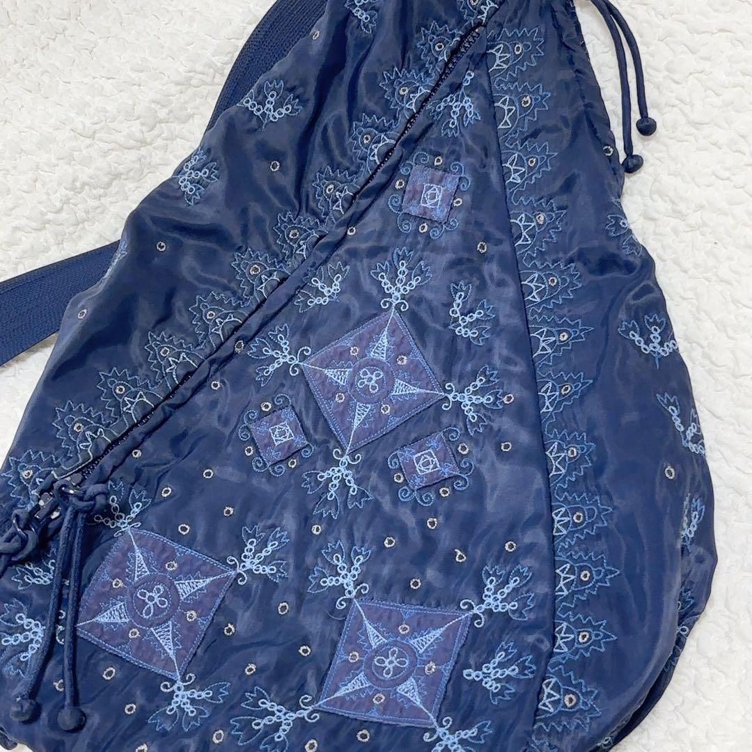 HAAT TAMASHA イッセイミヤケ 刺繍 ボディバッグ ショルダーバッグ