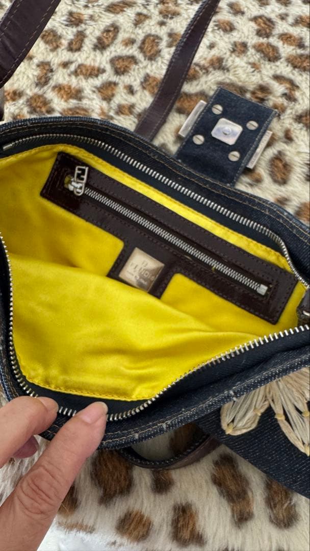 ヴォンテージFENDI花刺繍デニムボディーバッグ