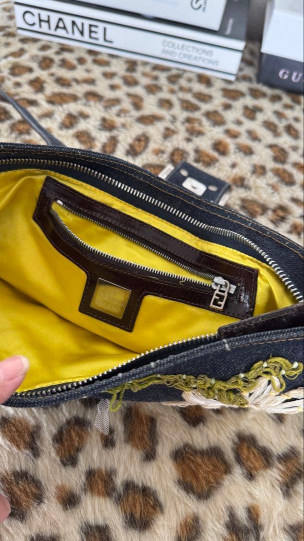 ヴォンテージFENDI花刺繍デニムボディーバッグ