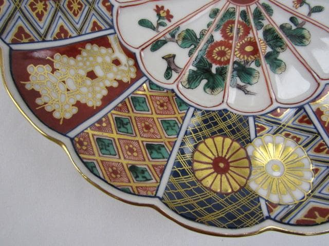 大聖寺伊万里 輪花形 金彩菊花図 大皿 巾28ｃｍ 竒玉宝鼎之珍 0725 ①