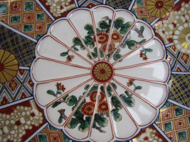 大聖寺伊万里 輪花形 金彩菊花図 大皿 巾28ｃｍ 竒玉宝鼎之珍 0725 ①