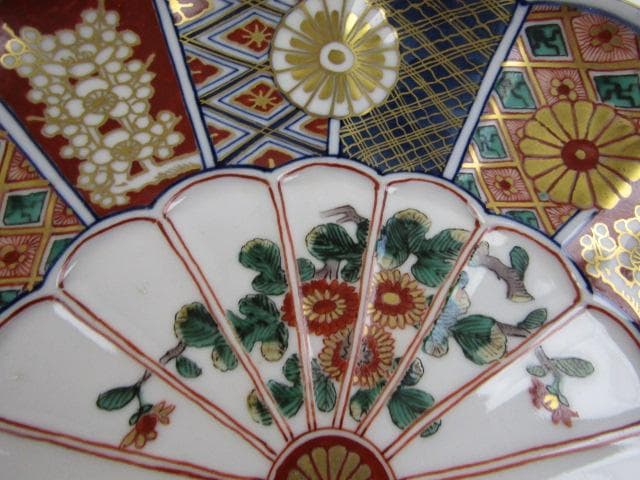 大聖寺伊万里 輪花形 金彩菊花図 大皿 巾28ｃｍ 竒玉宝鼎之珍 0725 ①