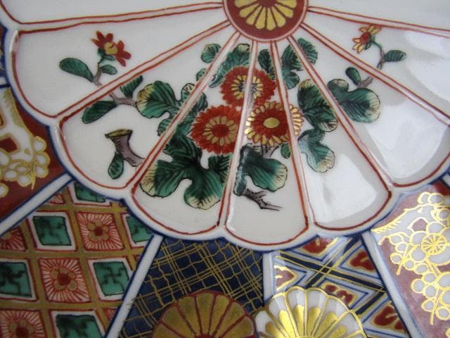 大聖寺伊万里 輪花形 金彩菊花図 大皿 巾28ｃｍ 竒玉宝鼎之珍 0725 ①