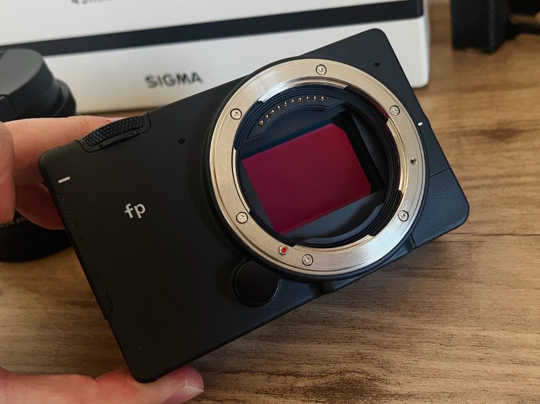 【D-tap給電】SIGMA fp + 45mm F2.8 レンズキット