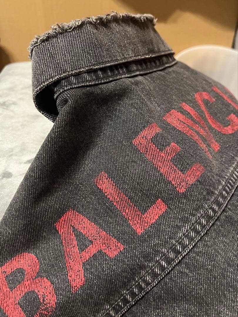 1/31迄。バレンシアガ ダークグレージージャン★