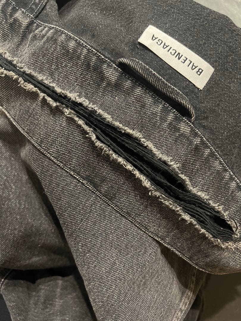 1/31迄。バレンシアガ ダークグレージージャン★