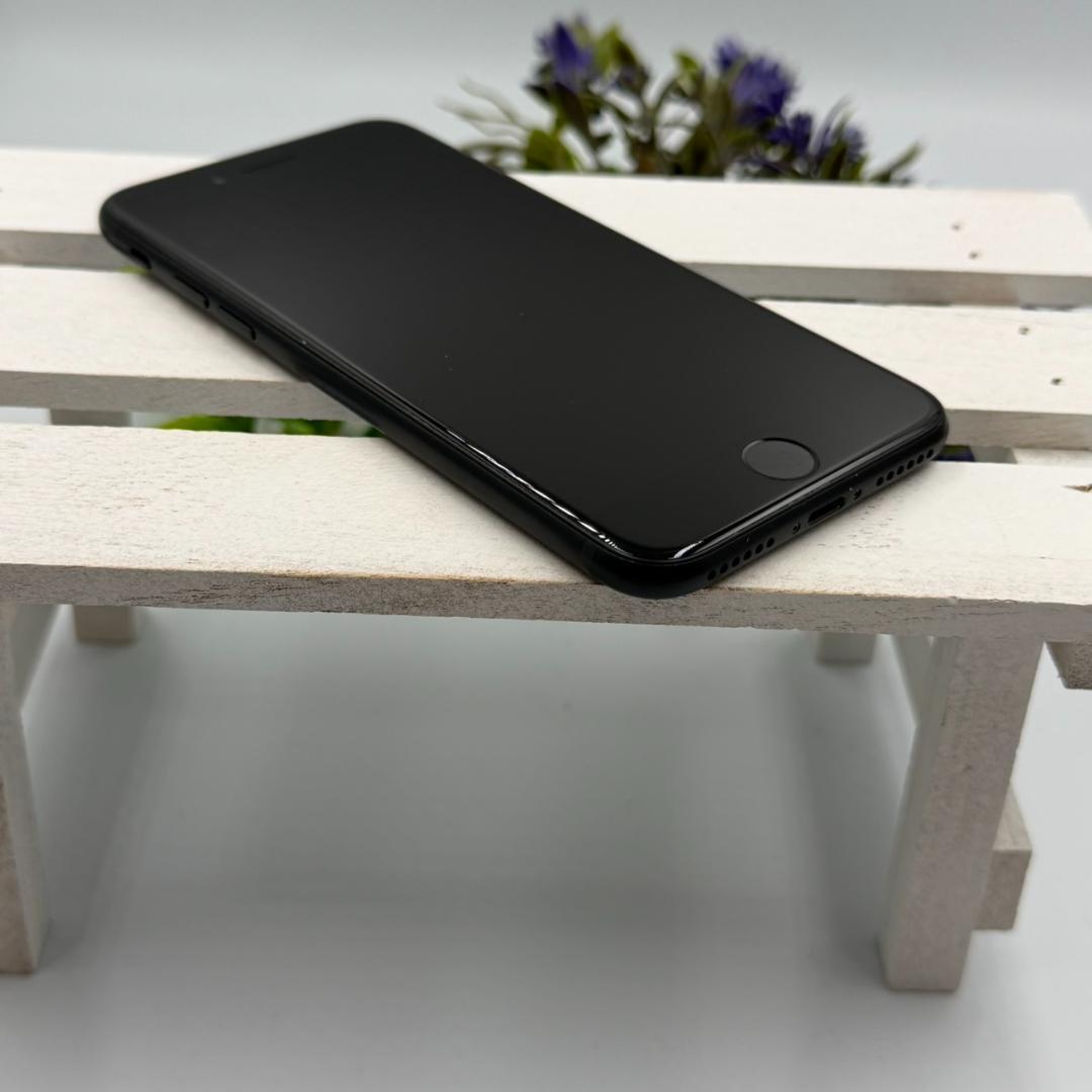 【美品】iPhone SE第3世代 64GB ミッドナイト 360