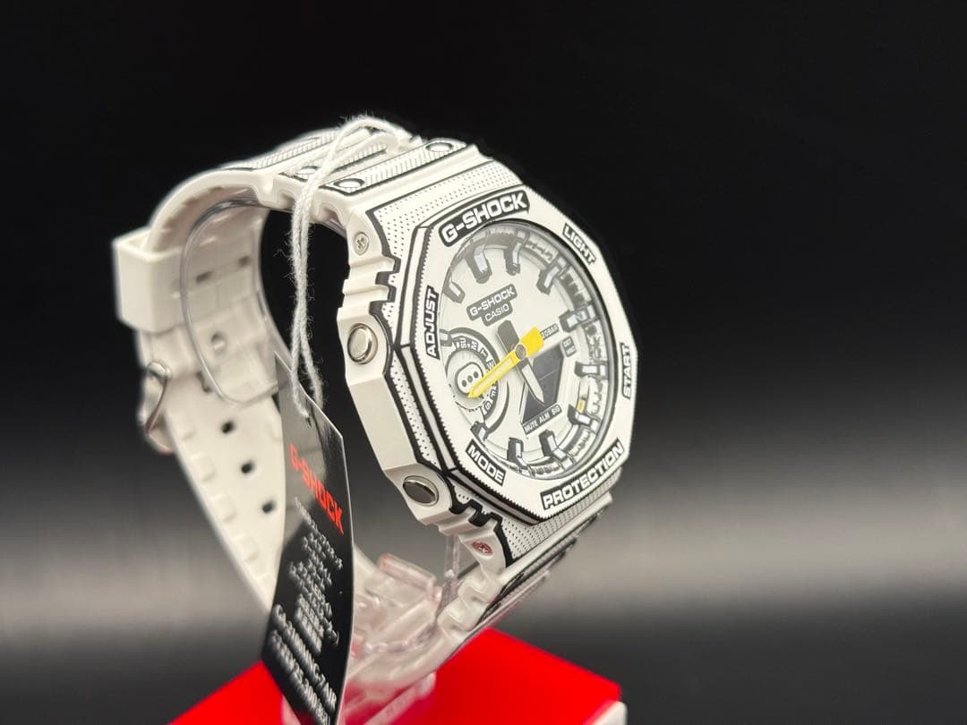 CASIO G-SHOCK マンガ　ホワイトGA-2100 白 新品 ラスト