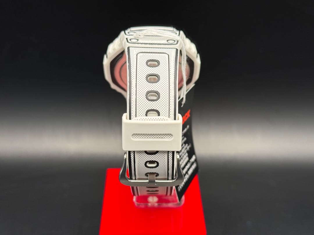 CASIO G-SHOCK マンガ　ホワイトGA-2100 白 新品 ラスト