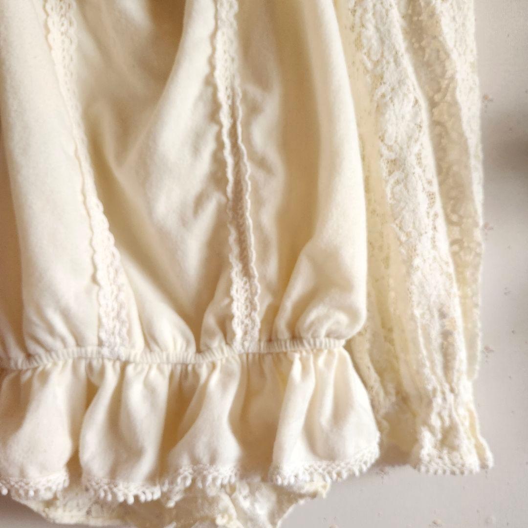 リズリサ　オフショル　リボントップス　ふわふわ　ホワイト　アイボリー　ポンポン