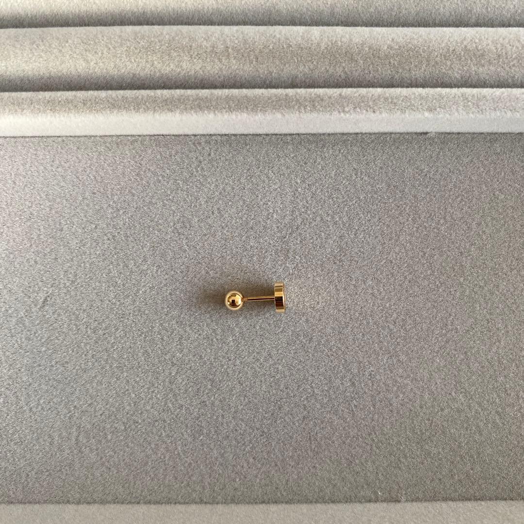 Love single stud earring イエローゴールド　ピアス