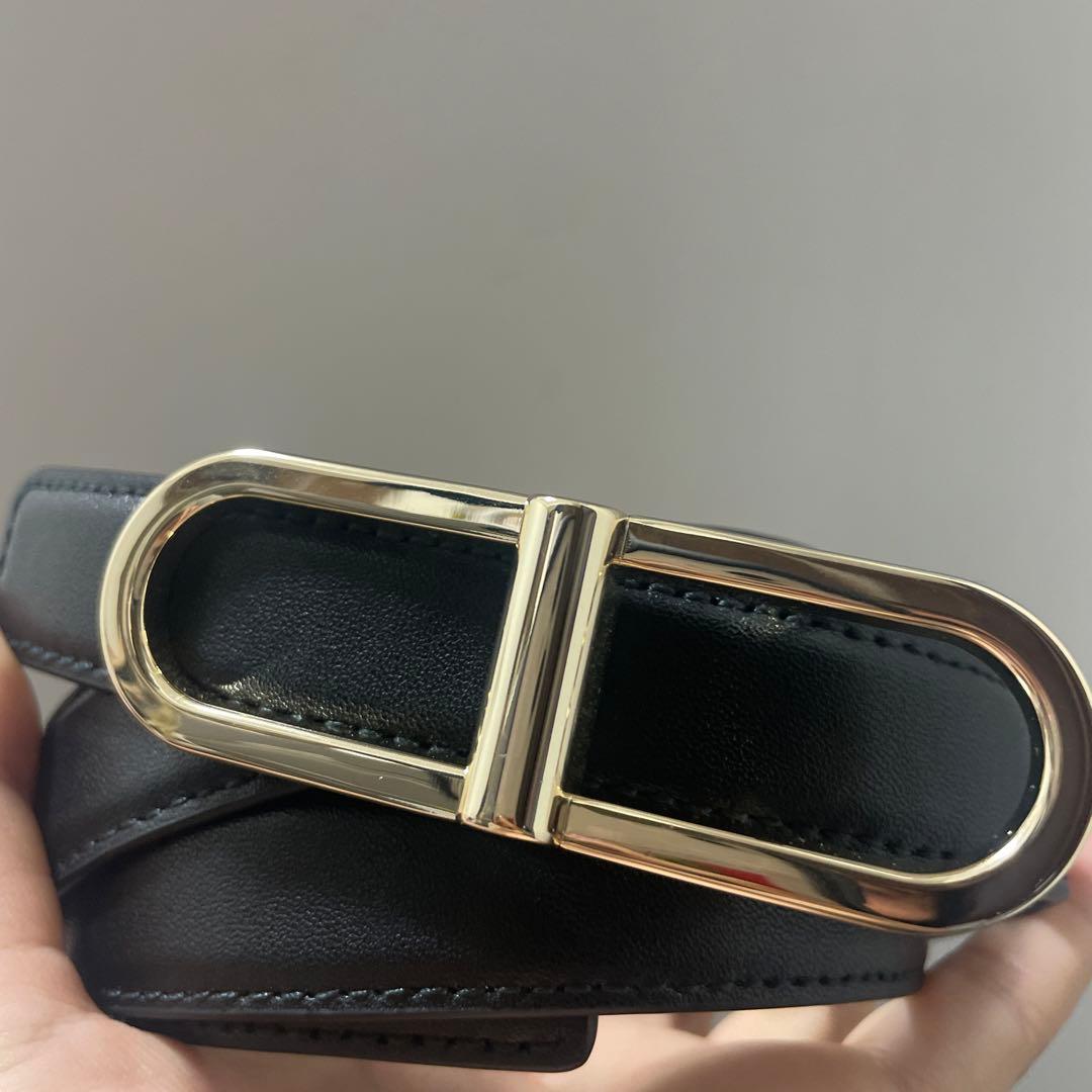 FURLA 黒 ベルト シンプルデザイン ブランド