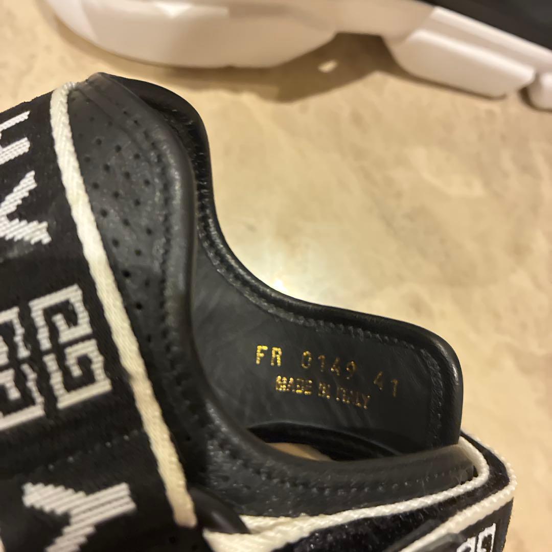 GIVENCHY スポーツ　サンダル ブラック　ホワイト