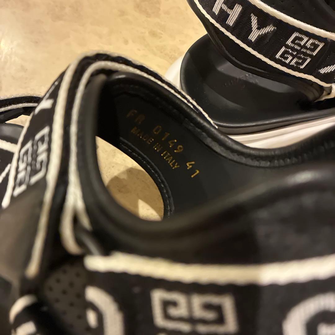 GIVENCHY スポーツ　サンダル ブラック　ホワイト