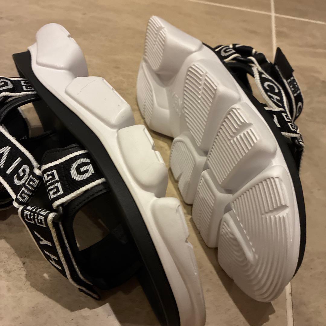 GIVENCHY スポーツ　サンダル ブラック　ホワイト