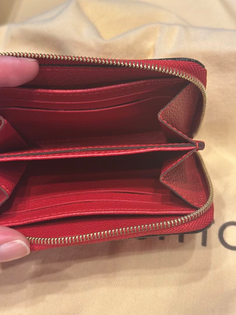 Louis Vuitton レッドケース