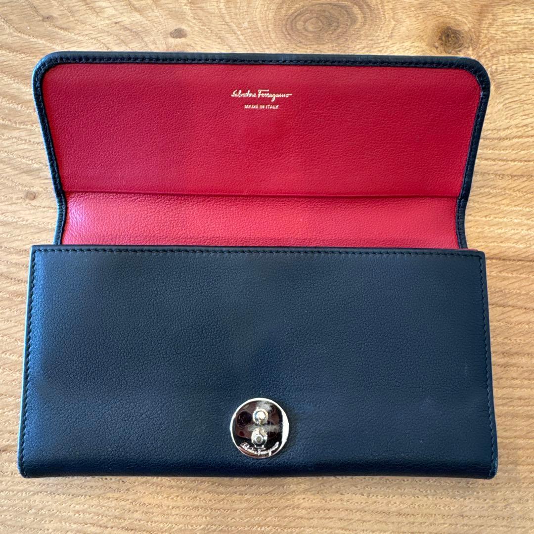 フェラガモ　長財布