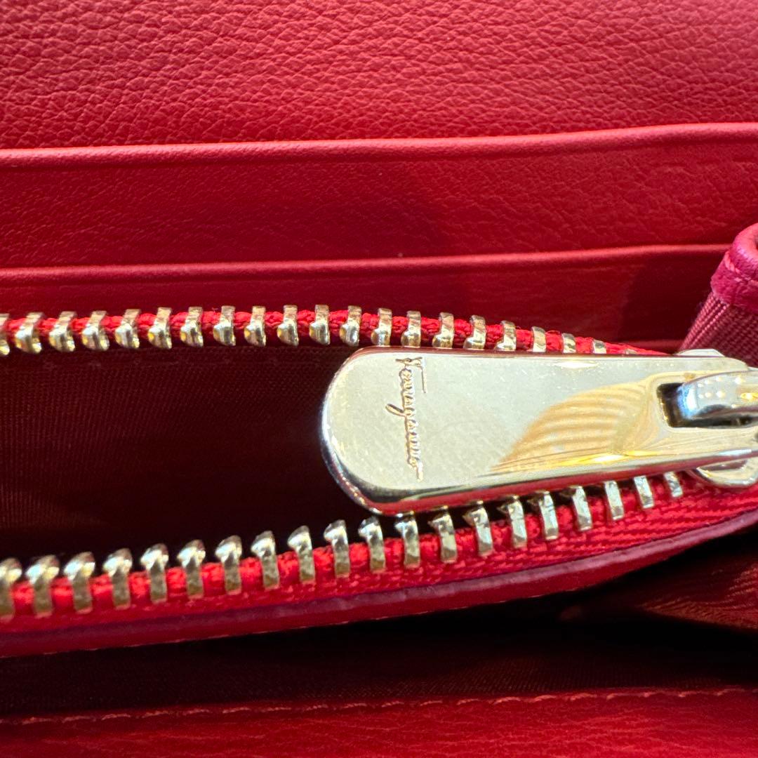 フェラガモ　長財布