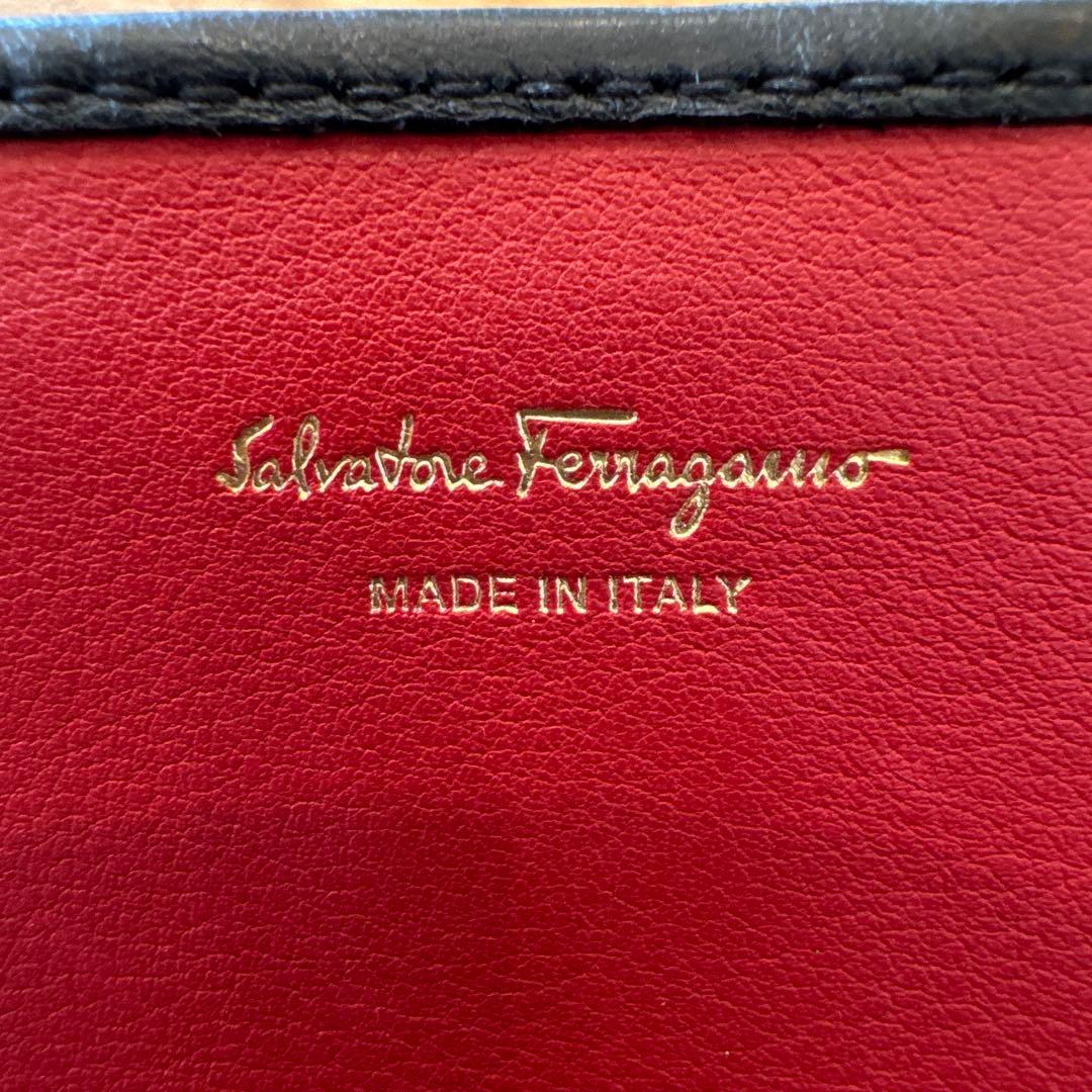 フェラガモ　長財布