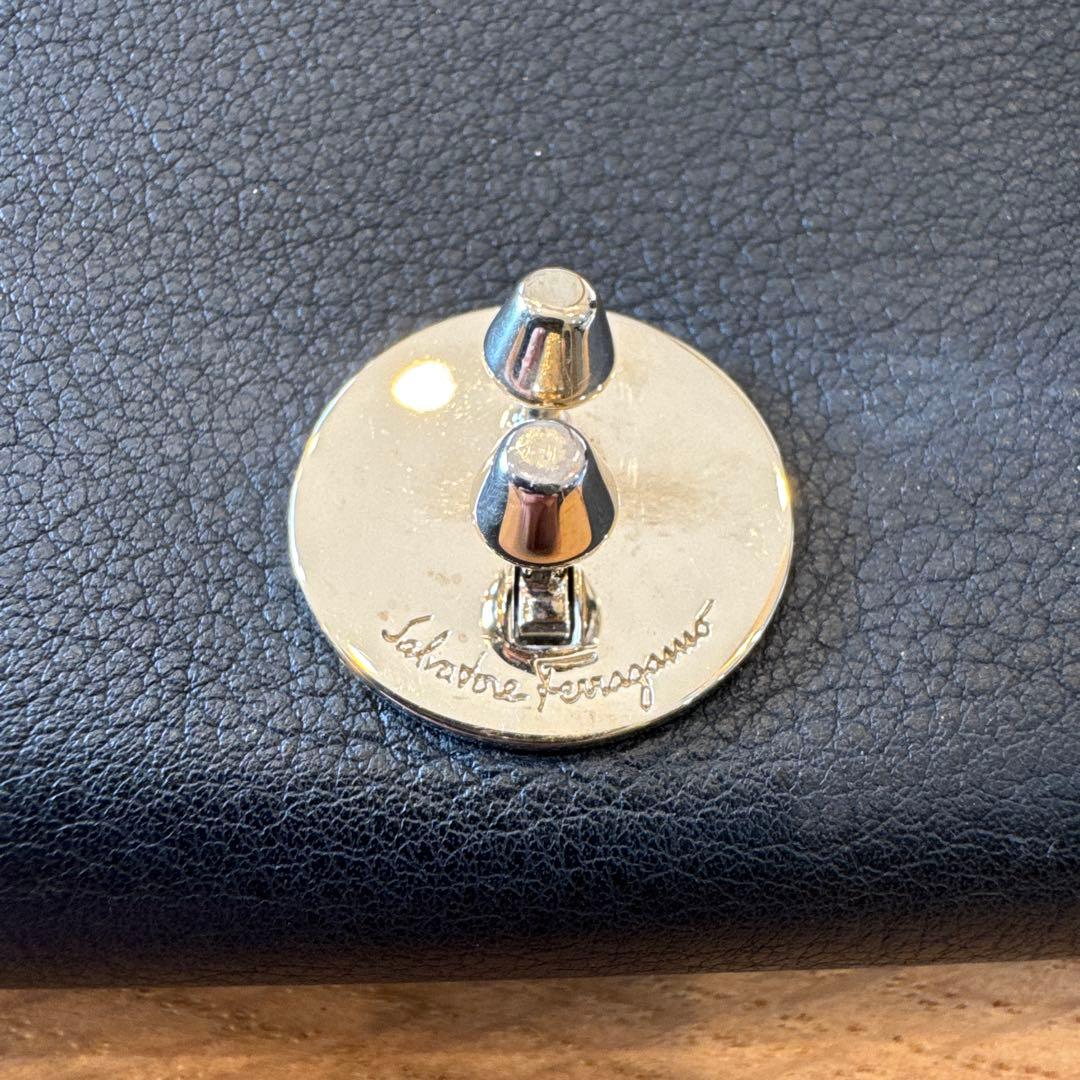 フェラガモ　長財布