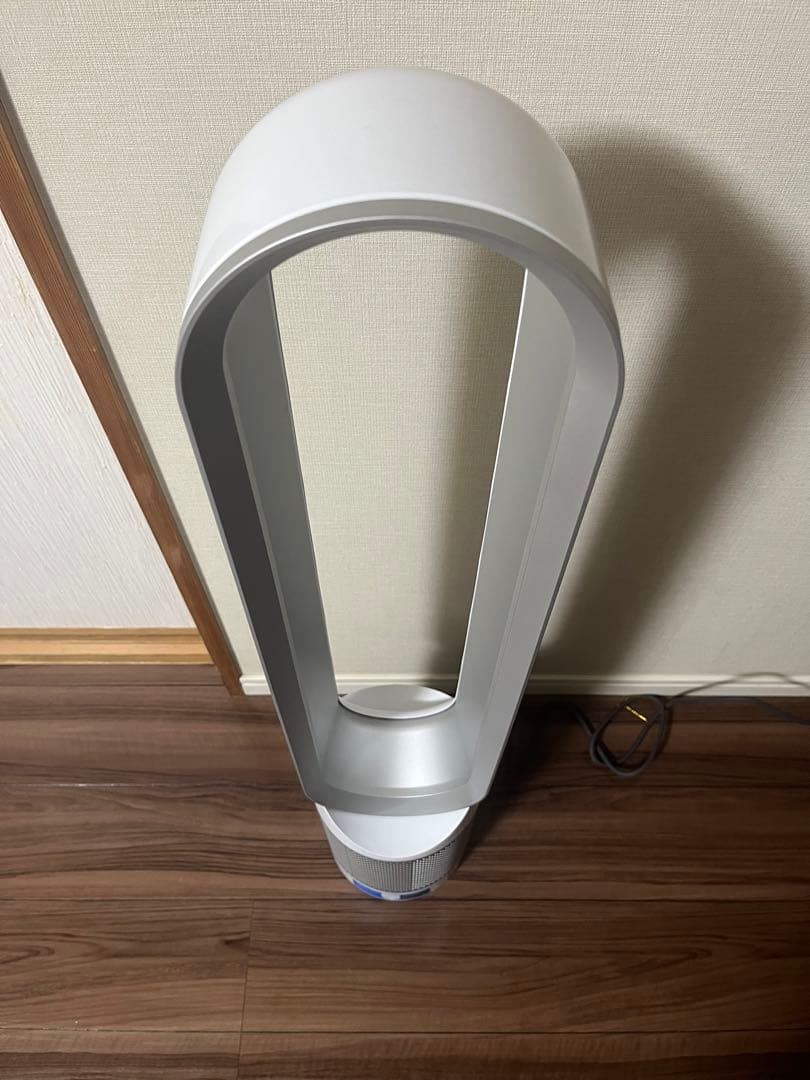 美品 ダイソン 空気清浄機能付タワーファン シルバー (TP03 WS)