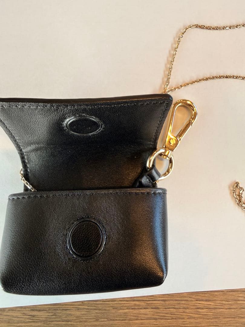 ロジェヴィヴィエAirPodsケース　カバー