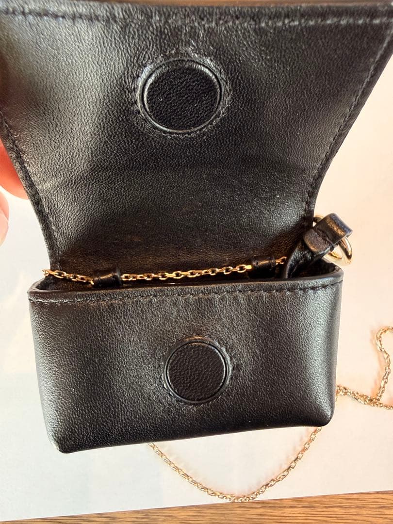 ロジェヴィヴィエAirPodsケース　カバー