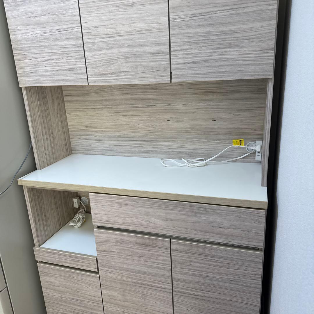 キッチンボード　食器棚