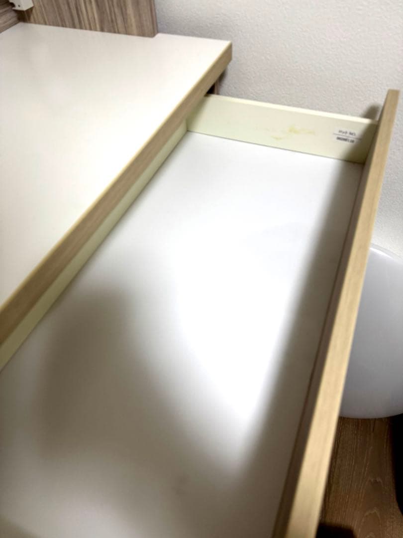 キッチンボード　食器棚