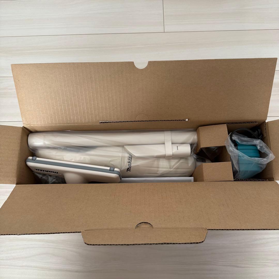 【新品未使用】makita マキタ　充電式クリーナー CL100DW